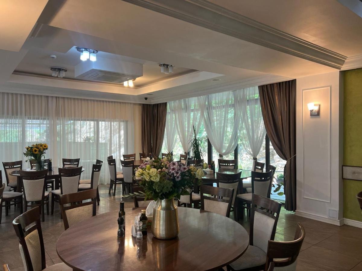 Hotel Holiday Maria Baile Herculane Luaran gambar