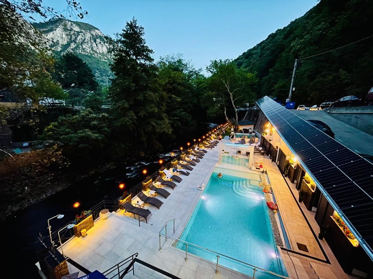 Hotel Holiday Maria Baile Herculane Luaran gambar